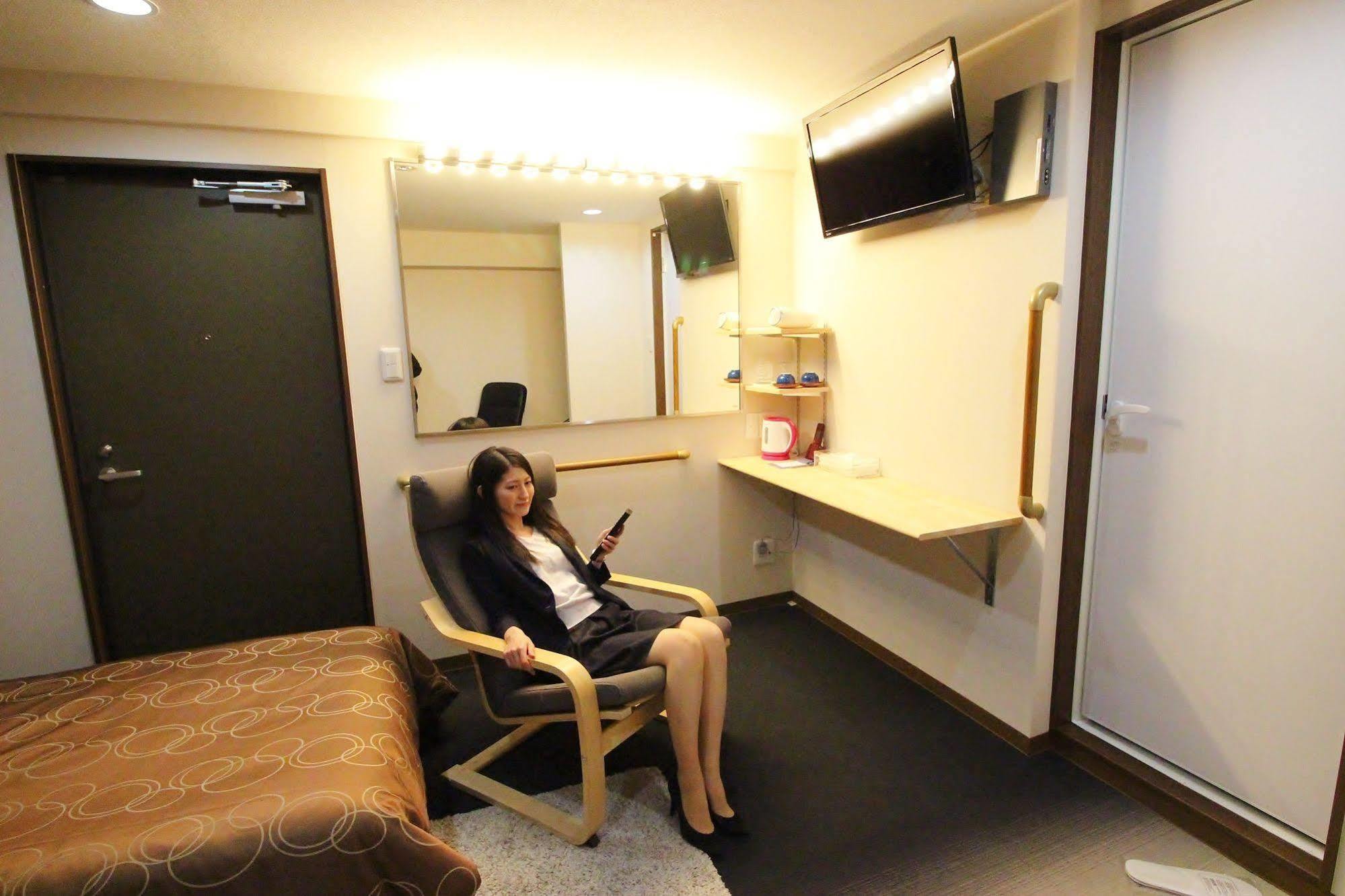 Business Hotel Ban Tokyo Bagian luar foto